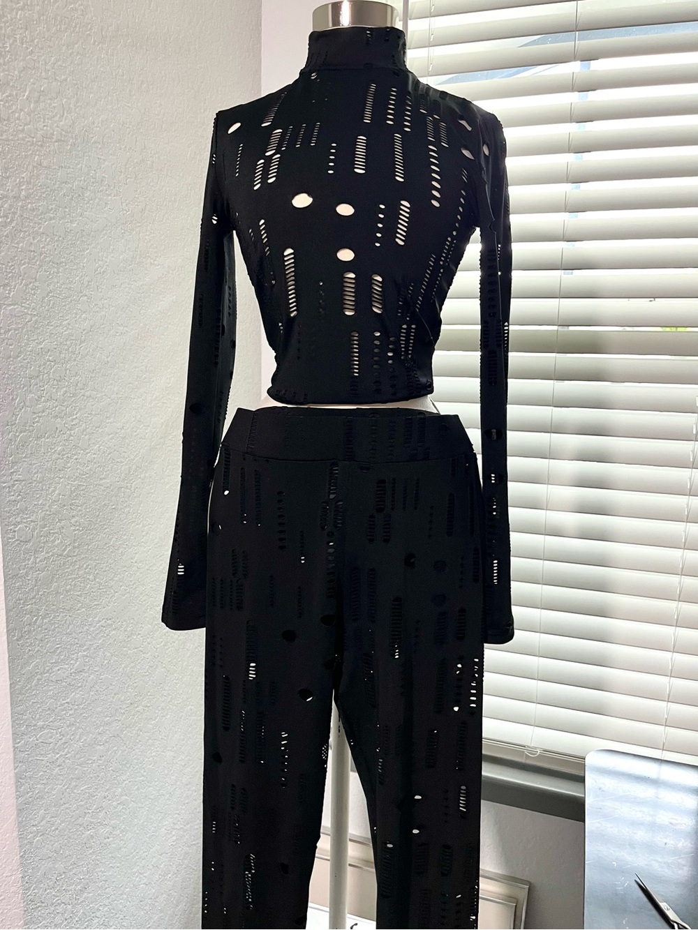 NEW DK Black Laser-Cut Long Sleeve Crop Top & High-Waist Pants Set